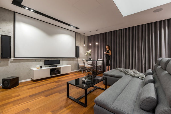 Motorised home theatre screen